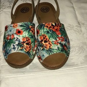 Tropical print sandals